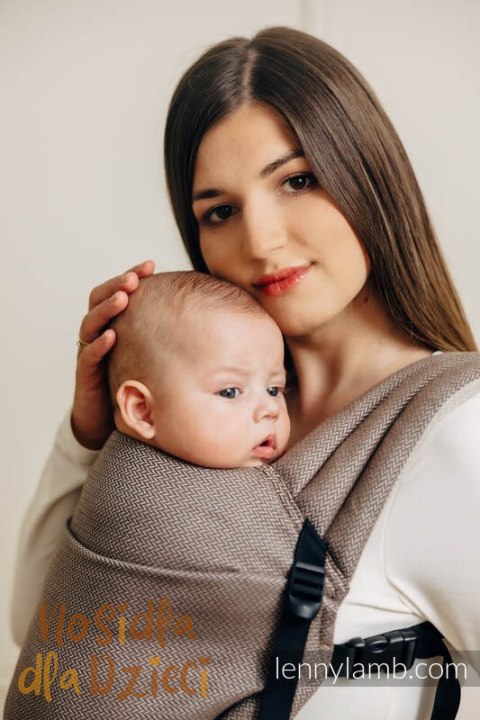 Moje Pierwsze Nosidełko LennyLight, splot jodełkowy, 100% bawełna , rozmiar standard - MAŁA JODEŁKA BABY CAFFE LATTE Moje Pierwsze Nosidełko LennyLight, splot jodełkowy, 100% bawełna , rozmiar standard - MAŁA JODEŁKA BABY CAFFE LATTE