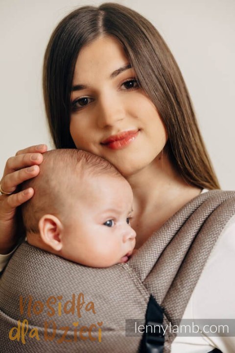 Moje Pierwsze Nosidełko LennyLight, splot jodełkowy, 100% bawełna , rozmiar standard - MAŁA JODEŁKA BABY CAFFE LATTE Moje Pierwsze Nosidełko LennyLight, splot jodełkowy, 100% bawełna , rozmiar standard - MAŁA JODEŁKA BABY CAFFE LATTE